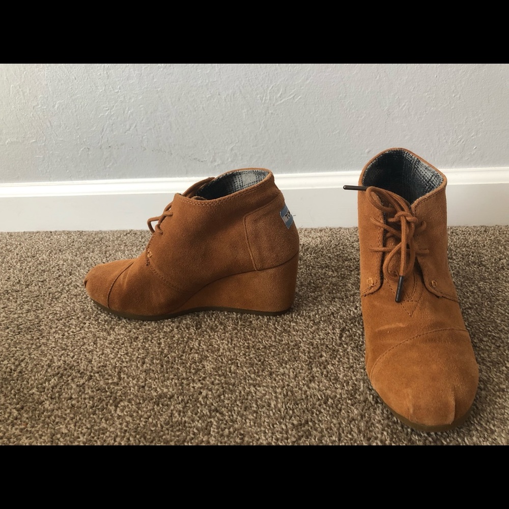 Toms suede booties